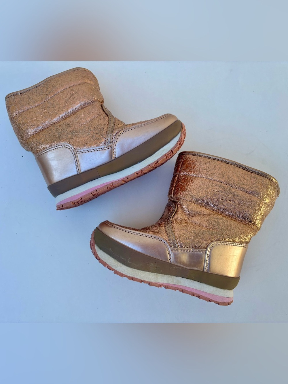 Rubber Duck girls size 10 cracked metallic boots in a rose gold color